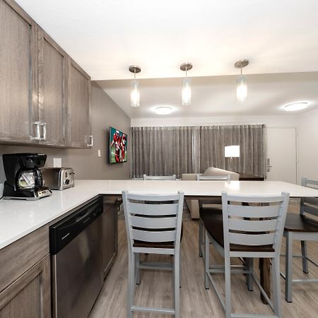 Red Roof Inn Plus+ & Suites Naples Downtown-5Th Ave S Экстерьер фото