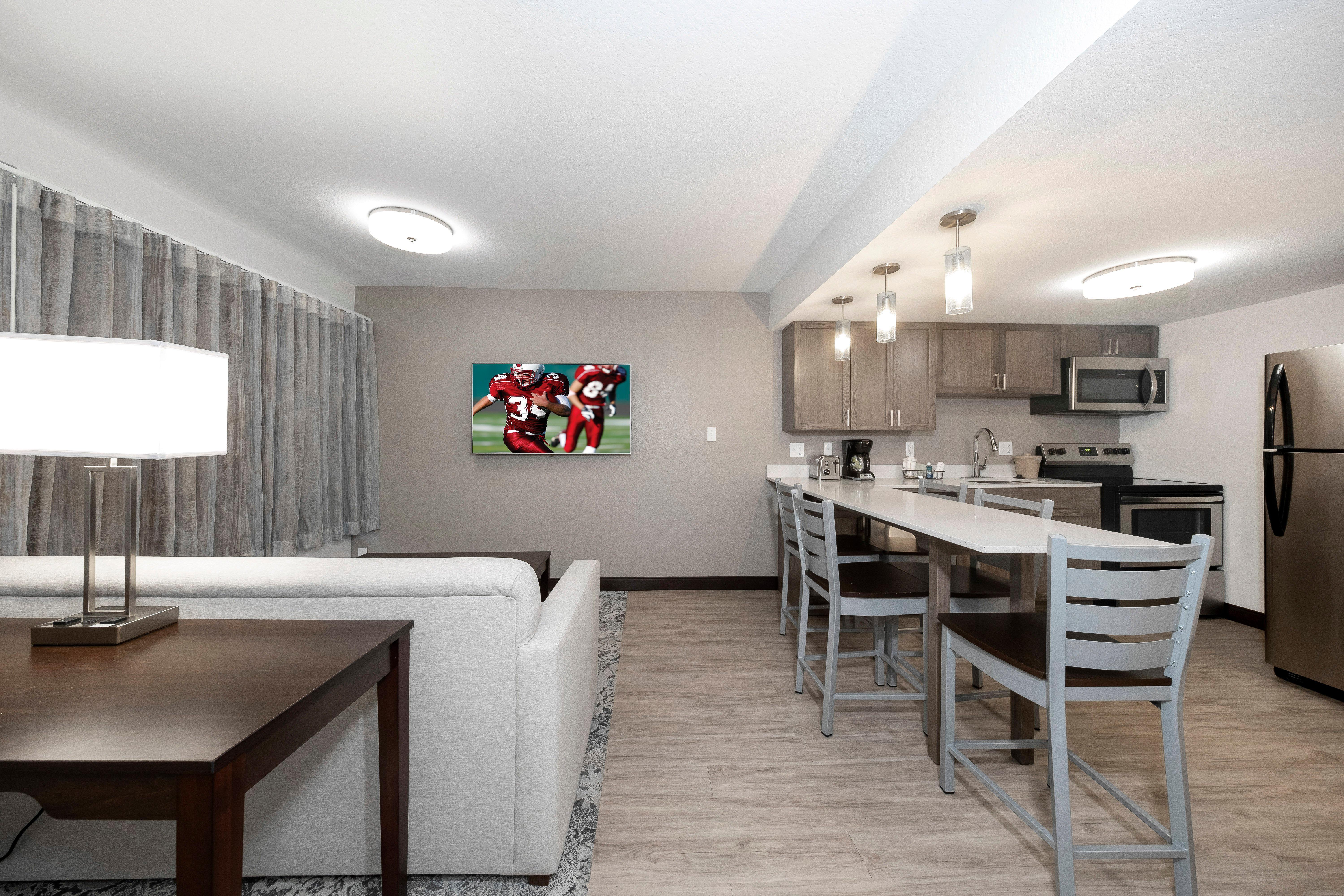Red Roof Inn Plus+ & Suites Naples Downtown-5Th Ave S Экстерьер фото