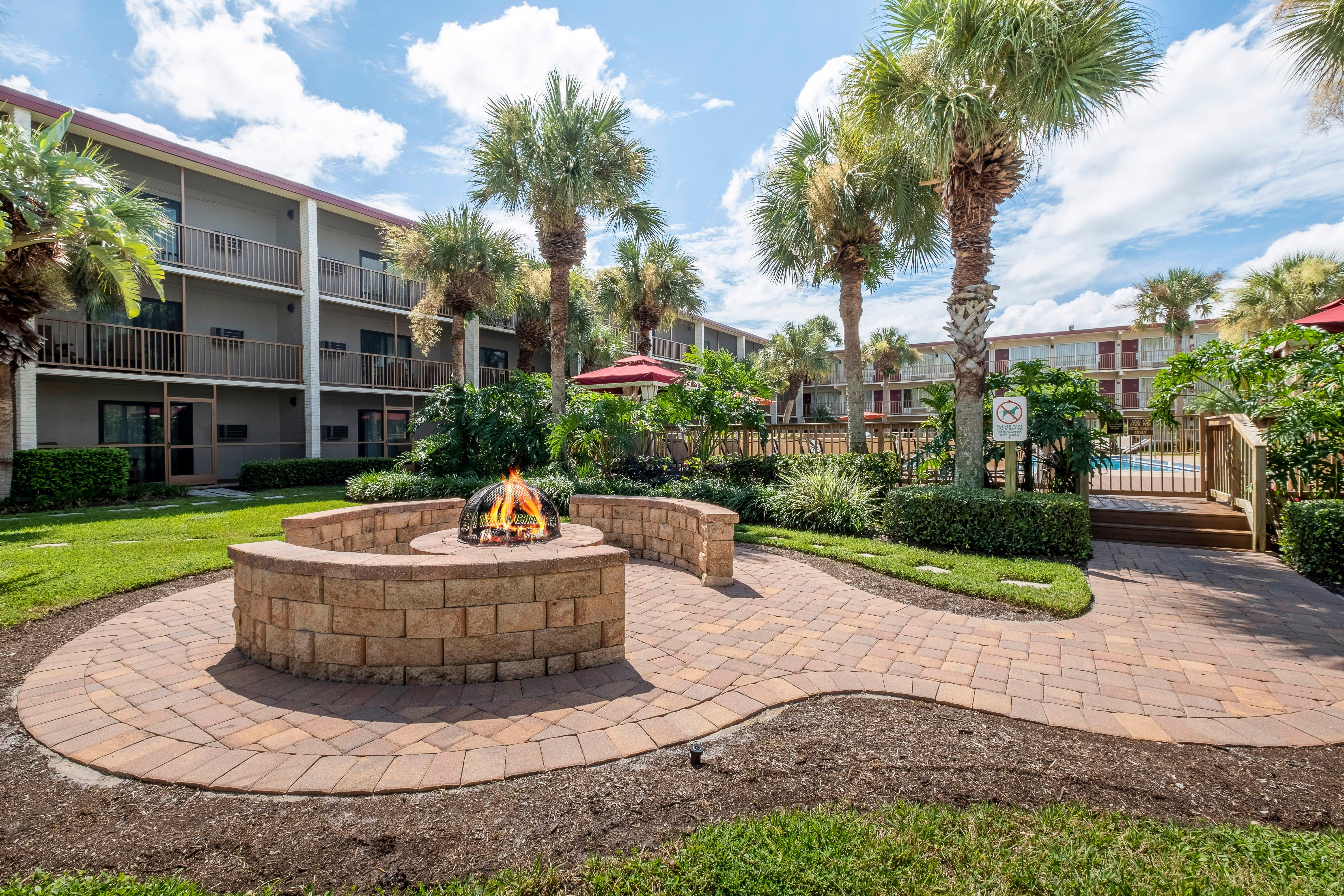 Red Roof Inn Plus+ & Suites Naples Downtown-5Th Ave S Экстерьер фото