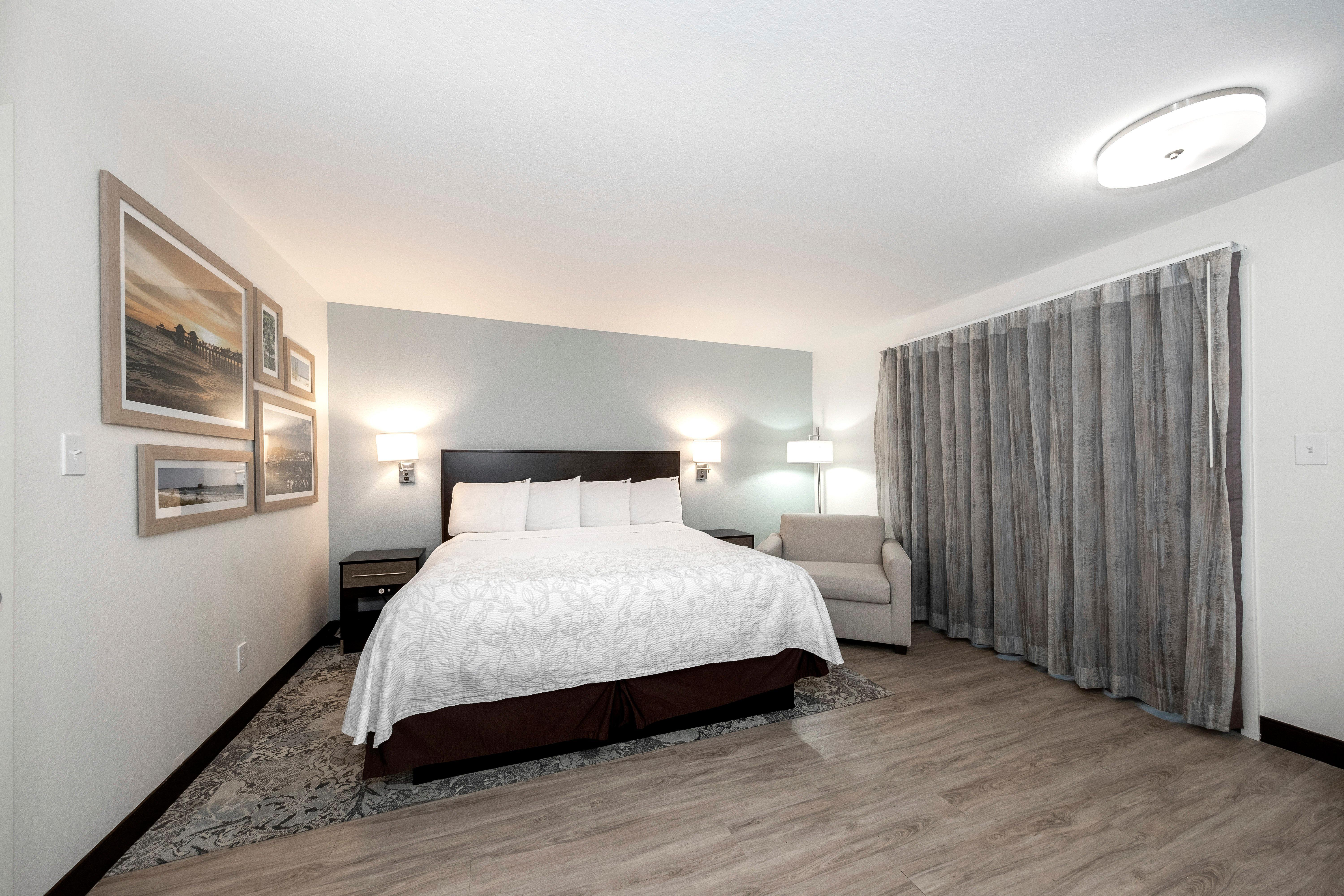 Red Roof Inn Plus+ & Suites Naples Downtown-5Th Ave S Экстерьер фото