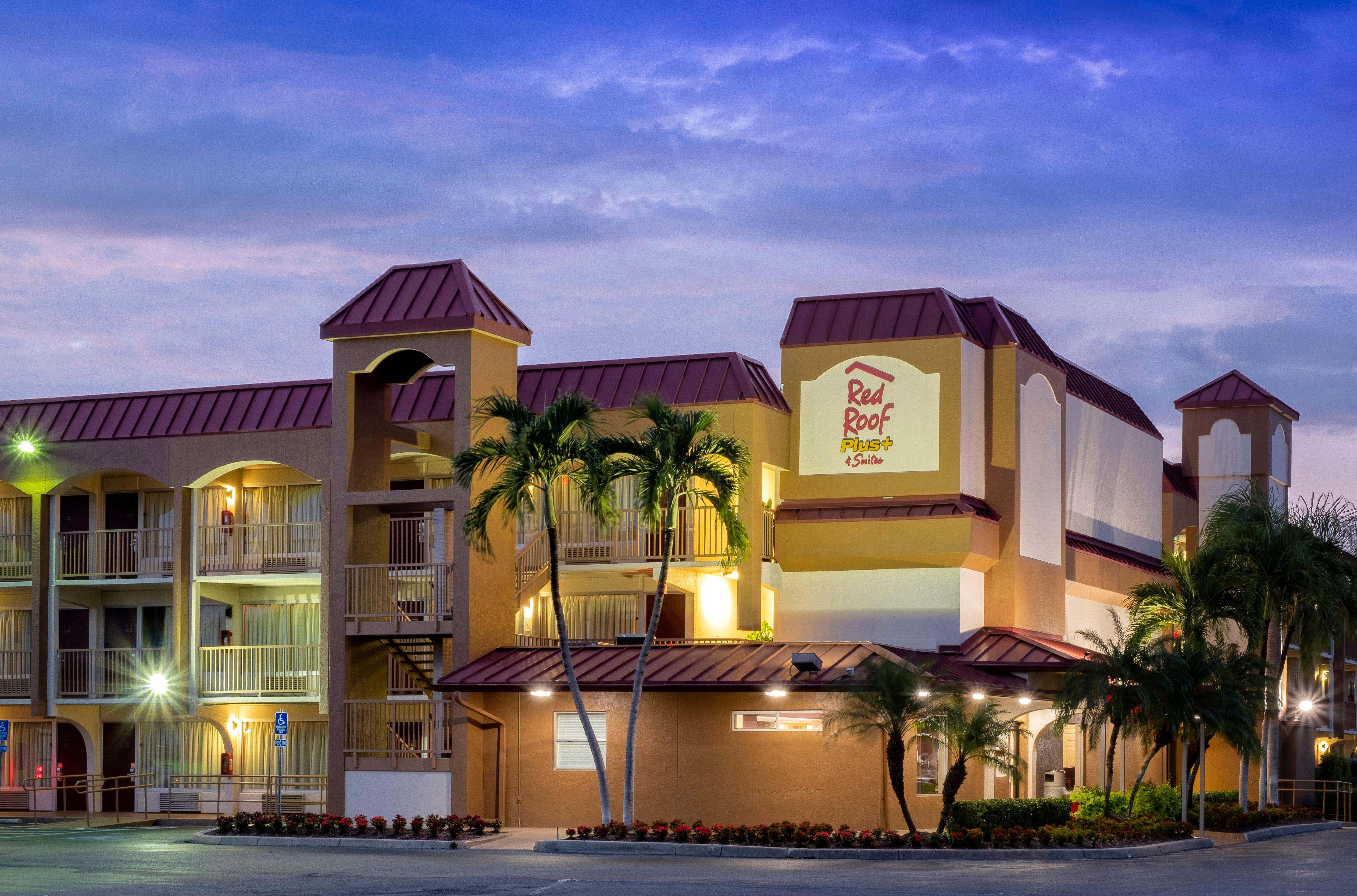 Red Roof Inn Plus+ & Suites Naples Downtown-5Th Ave S Экстерьер фото