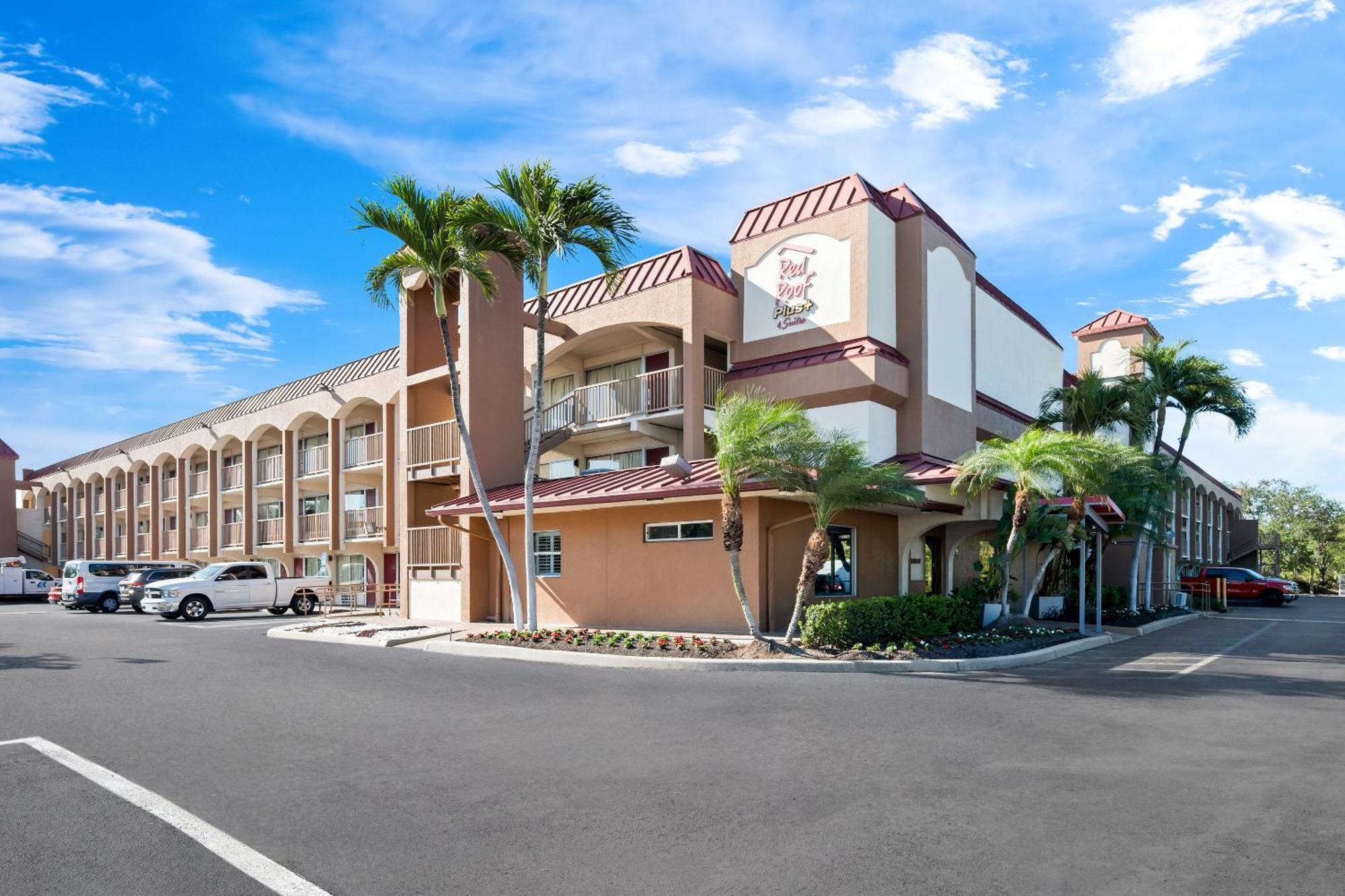 Red Roof Inn Plus+ & Suites Naples Downtown-5Th Ave S Экстерьер фото