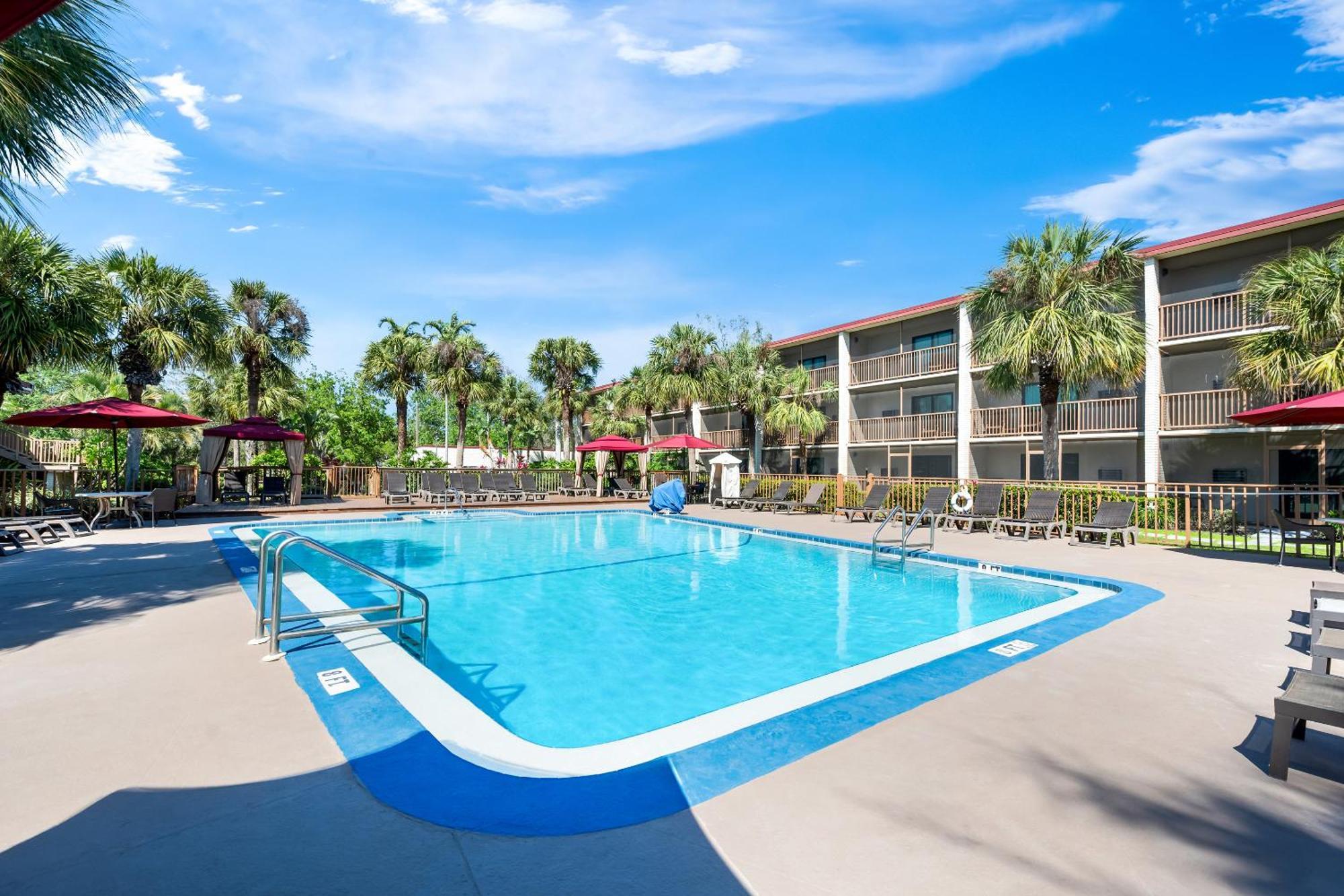 Red Roof Inn Plus+ & Suites Naples Downtown-5Th Ave S Экстерьер фото