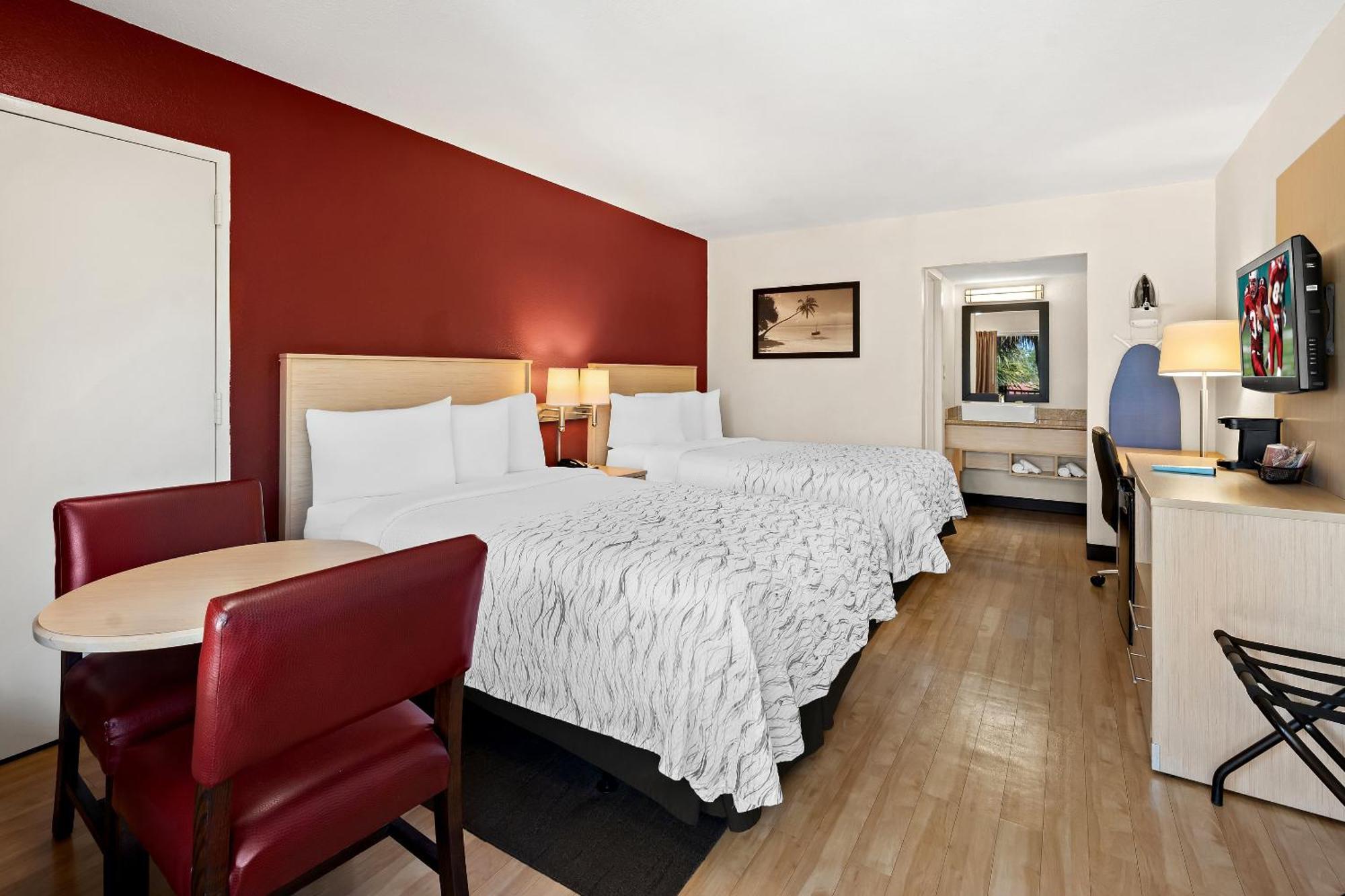 Red Roof Inn Plus+ & Suites Naples Downtown-5Th Ave S Экстерьер фото