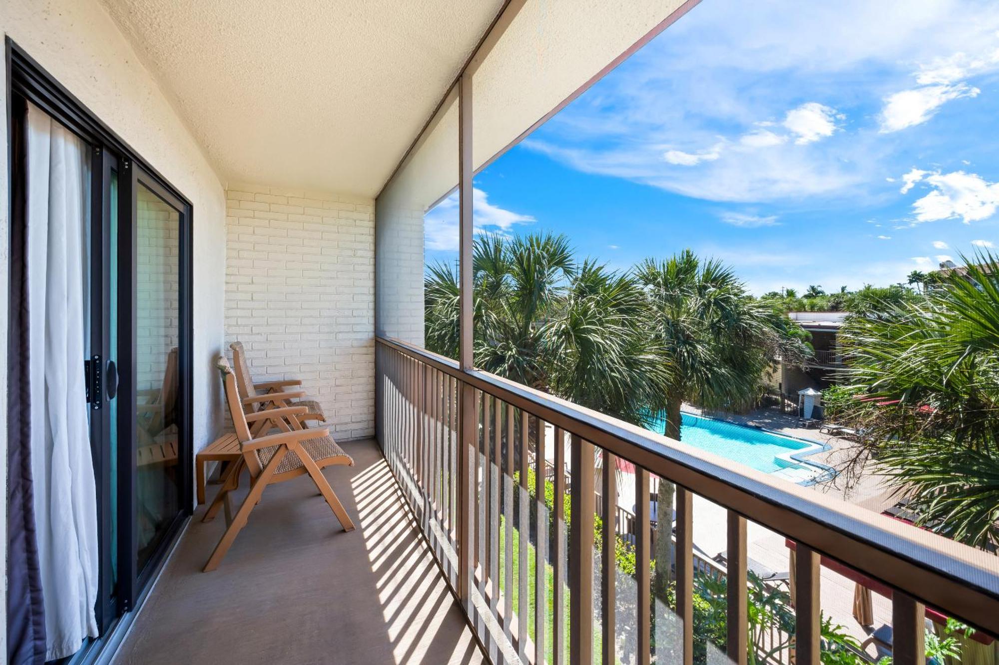 Red Roof Inn Plus+ & Suites Naples Downtown-5Th Ave S Экстерьер фото