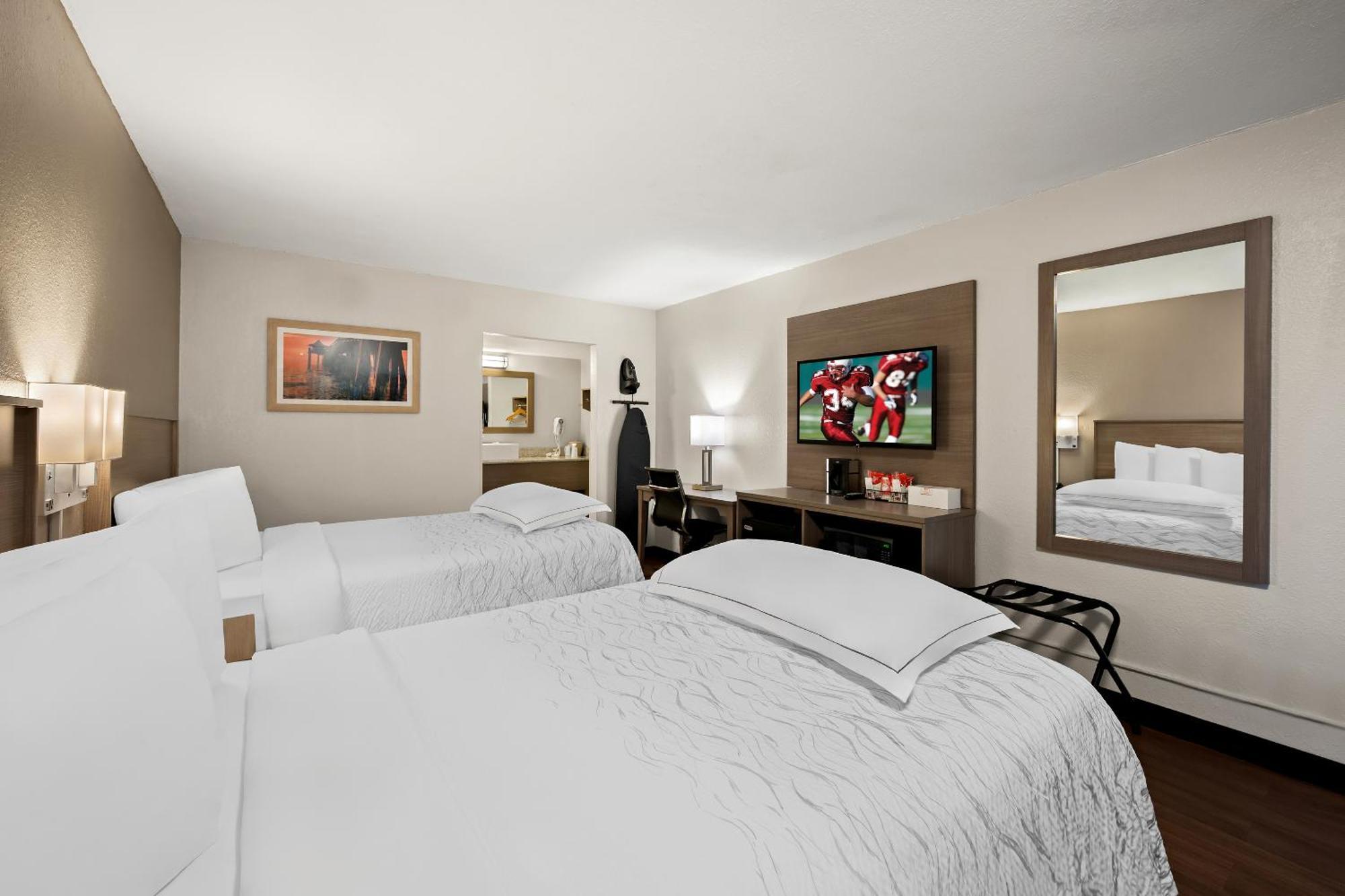 Red Roof Inn Plus+ & Suites Naples Downtown-5Th Ave S Экстерьер фото
